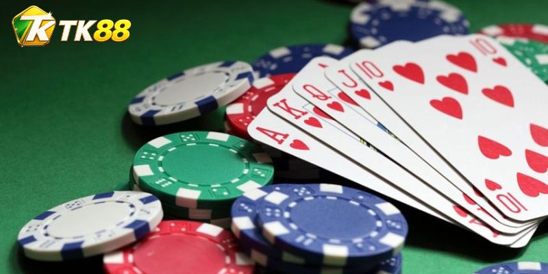 Poker Open Face xếp ba chi công khai theo từng lượt